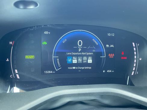 Used 2025 Toyota Camry SE w/ Convenience Package image 16