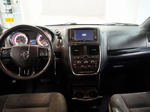 Used 2017 Dodge Grand Caravan SE image 19