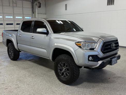 Used 2022 Toyota Tacoma SR5 AWD/4WD image 6