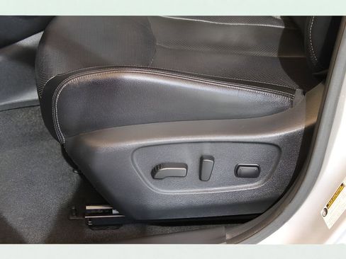 Used 2018 Nissan Rogue SL image 15