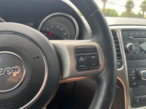 Used 2013 Jeep Grand Cherokee Laredo w/ Laredo E Group AWD/4WD image 21