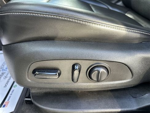 Used 2023 GMC Acadia SLT w/ LPO, Floor Liner Package image 12