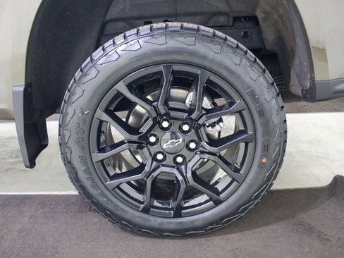 Used 2024 Chevrolet Colorado Z71 w/ LPO, Dark Essentials Package image 22