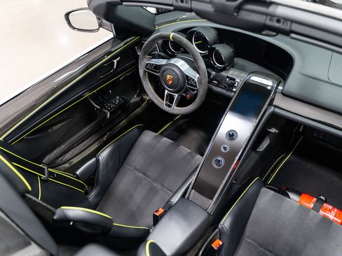 Used 2015 Porsche 918 Spyder image 8