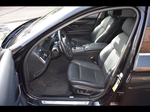 Used 2016 BMW 550i Sedan image 14