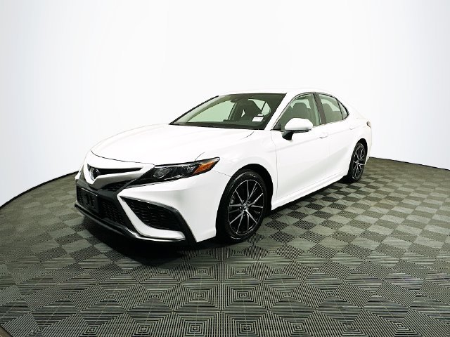 Used 2023 Toyota Camry SE FWD image 4
