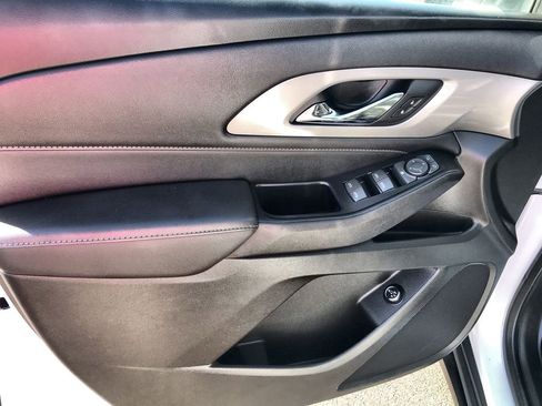 Used 2023 Chevrolet Traverse LT image 13