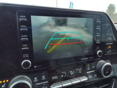 Used 2021 Toyota Highlander XLE image 26