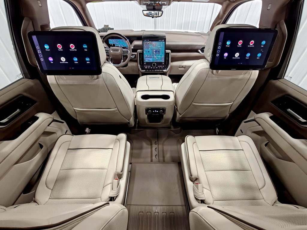Used 2026 GMC Yukon Denali w/ Advanced Technology Package AWD/4WD image 9