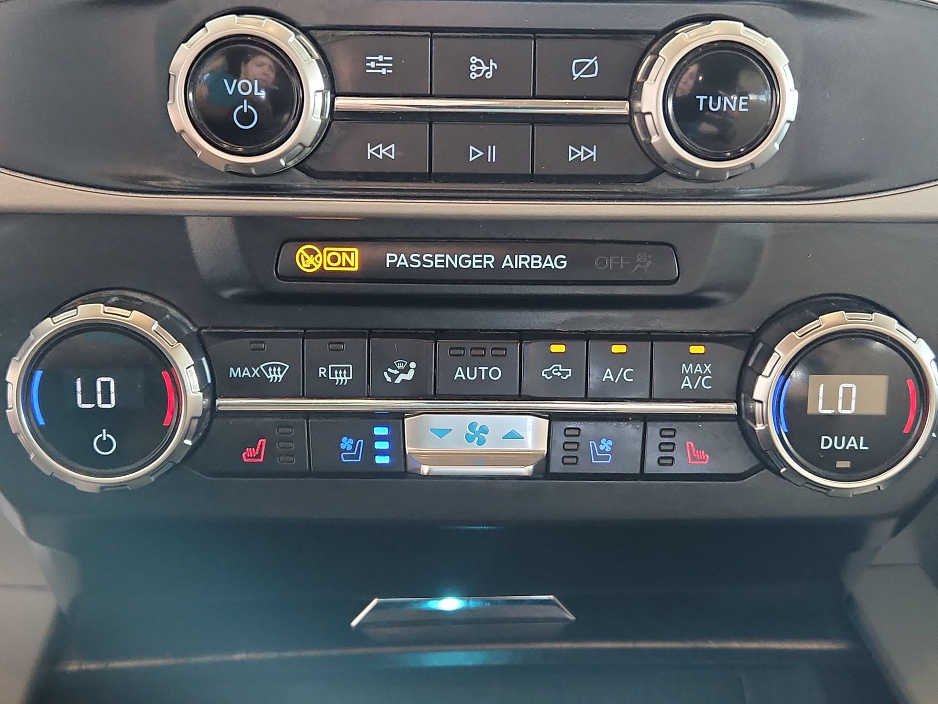 Used 2022 Ford F350 Lariat w/ Tremor Off-Road Package AWD/4WD image 16