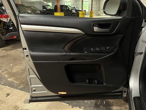 Used 2018 Toyota Highlander XLE w/ Protection Package #3 AWD/4WD image 32