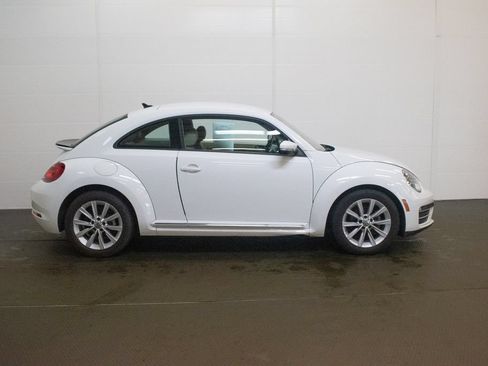 Used 2017 Volkswagen Beetle 1.8T SE FWD image 3