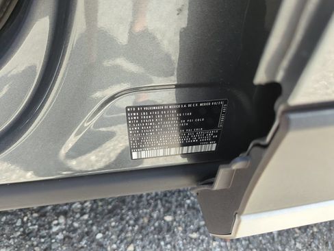 Used 2026 Volkswagen Tiguan SE FWD image 50