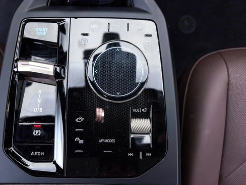 Used 2023 BMW iX xDrive50 w/ Sport Package image 25