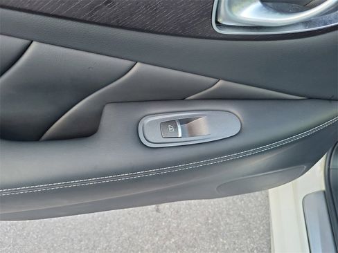 Used 2023 INFINITI Q50 Sensory image 12