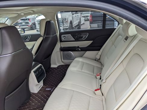 Used 2017 Lincoln Continental Black Label w/ Rear-seat Package image 18