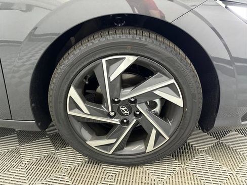 New 2025 Hyundai Elantra Limited image 13
