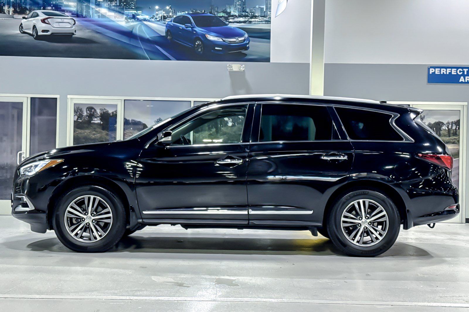 Used 2016 INFINITI QX60 FWD w/ Premium Plus Package image 2