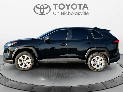 Used 2022 Toyota RAV4 LE image 3