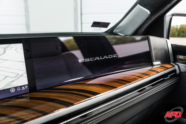 Used 2026 Cadillac Escalade Platinum Sport AWD/4WD image 19