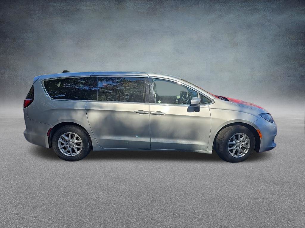 Used 2023 Chrysler Voyager LX FWD image 9