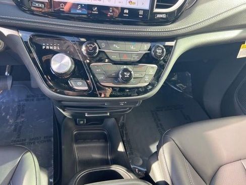 New 2026 Chrysler Pacifica Select image 41
