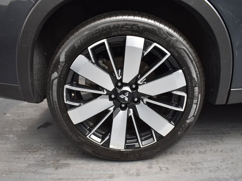 Used 2025 Mitsubishi Outlander AWD image 16