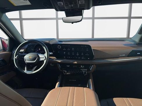 Used 2025 Chevrolet Suburban High Country image 17