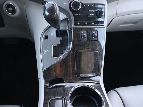 Used 2013 Toyota Venza XLE image 18