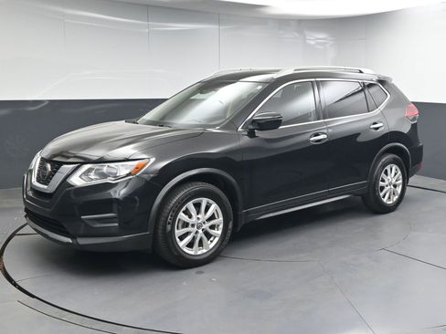 Used 2020 Nissan Rogue SV image 3