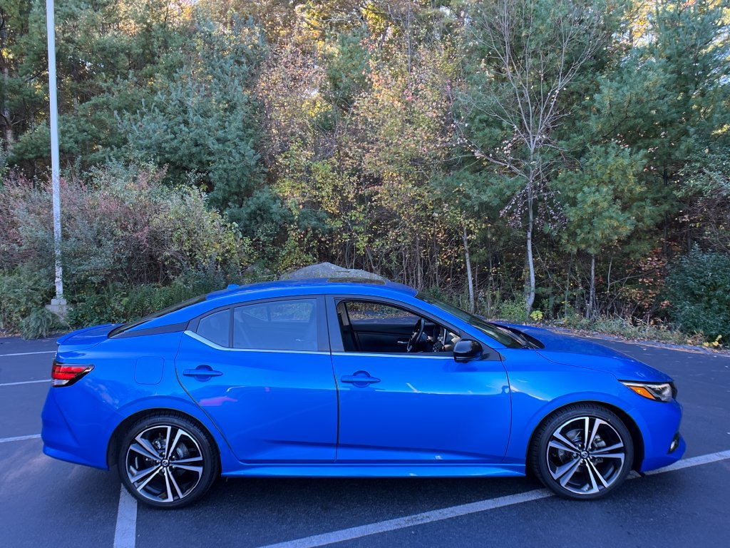 Used 2022 Nissan Sentra SR w/ SR Premium Package FWD image 6