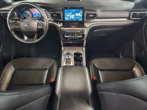 Used 2020 Ford Explorer XLT w/ Equipment Group 202A image 18