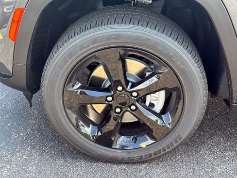 New 2025 Jeep Grand Cherokee L Altitude image 6