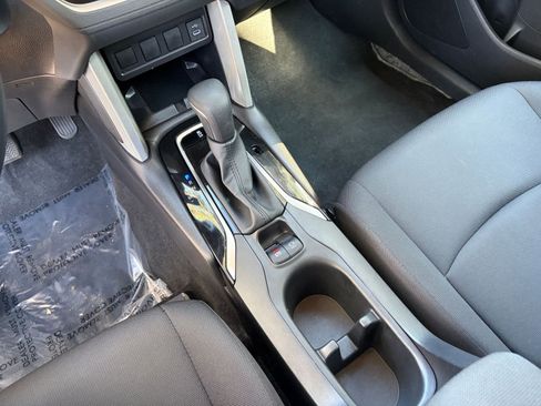 Used 2025 Toyota Corolla Cross LE image 35