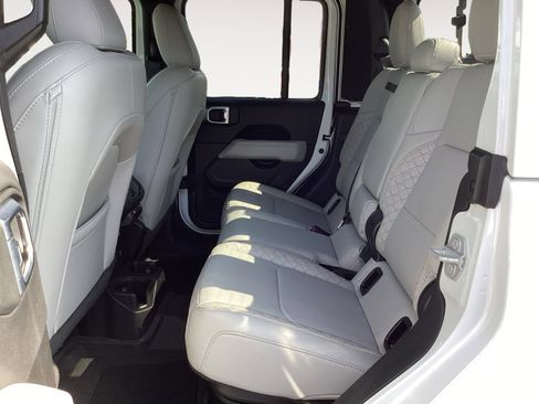 Used 2023 Jeep Gladiator Overland image 28