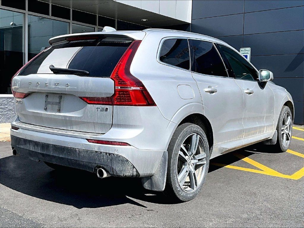 Used 2020 Volvo XC60 T5 Momentum w/ Protection Package Premier AWD/4WD image 4