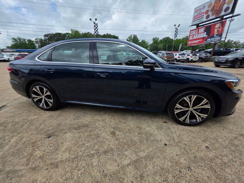 Used 2021 Volkswagen Passat 2.0T SE FWD image 4