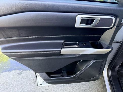 Used 2022 Ford Explorer XLT w/ Equipment Group 202A AWD/4WD image 15