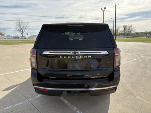 Used 2021 Chevrolet Suburban Premier image 4