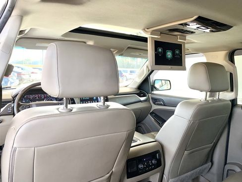 Used 2019 Chevrolet Suburban LT image 15