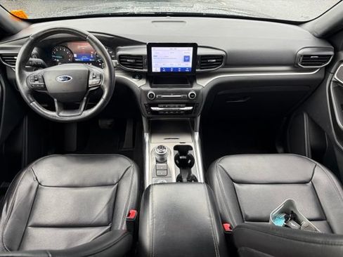 Used 2020 Ford Explorer XLT w/ Equipment Group 202A AWD/4WD image 19
