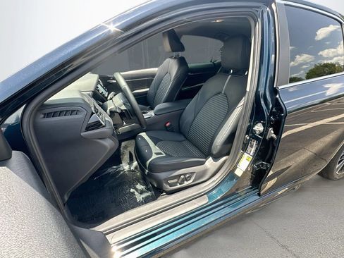 Used 2020 Toyota Camry SE FWD image 19
