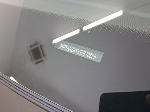 Used 2025 Porsche Macan image 36