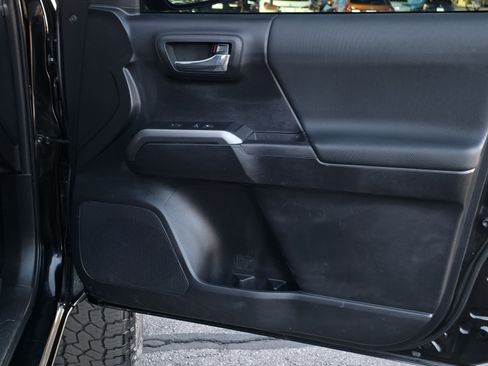 Used 2020 Toyota Tacoma TRD Sport image 32