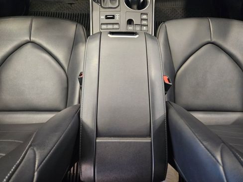 Used 2023 Toyota Highlander XLE AWD/4WD image 20