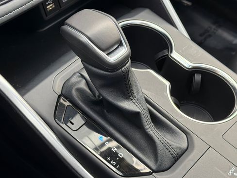 Certified 2025 Toyota Highlander XLE image 21