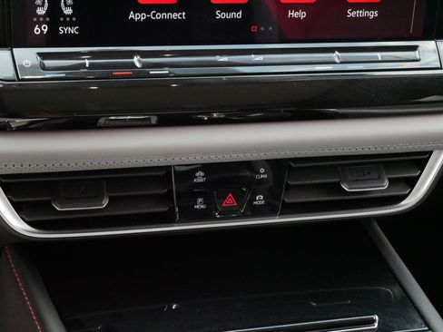Certified 2026 Volkswagen Atlas Peak Edition AWD/4WD image 23