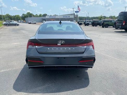 Used 2025 Hyundai Elantra SEL FWD image 6