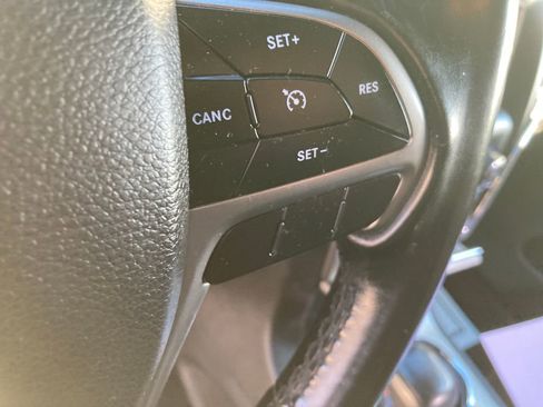 Used 2020 Jeep Grand Cherokee Laredo image 43