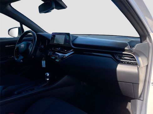 Used 2018 Toyota C-HR XLE image 30